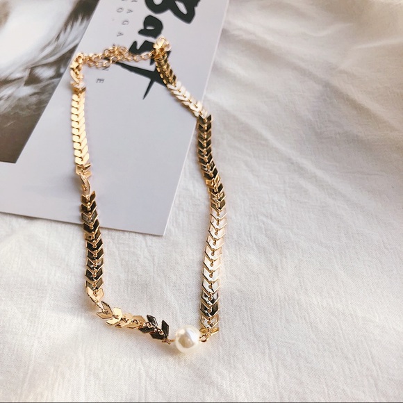 Gold Dainty Minimalist Pearl Chocker - Picture 4 of 6